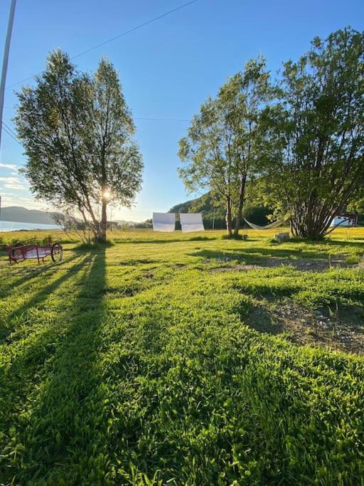 Unique And Charming Holiday Home With Fantastic Sea Views Тромсьо Екстериор снимка