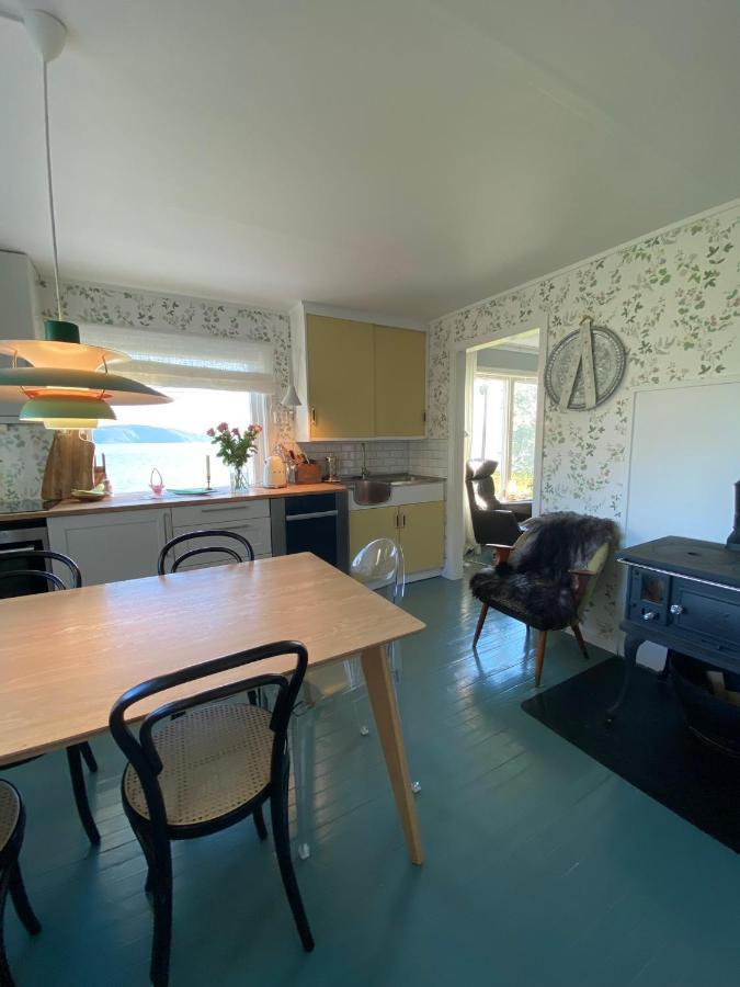 Unique And Charming Holiday Home With Fantastic Sea Views Тромсьо Екстериор снимка