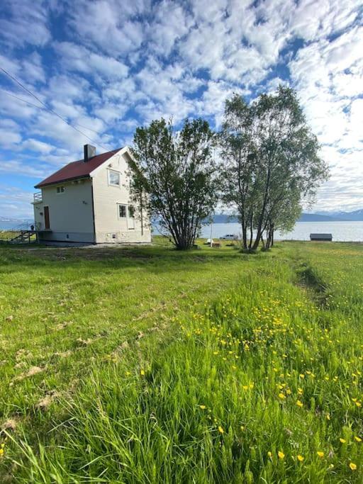Unique And Charming Holiday Home With Fantastic Sea Views Тромсьо Екстериор снимка