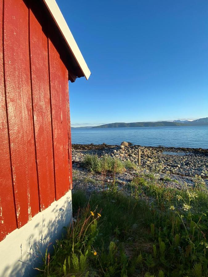 Unique And Charming Holiday Home With Fantastic Sea Views Тромсьо Екстериор снимка