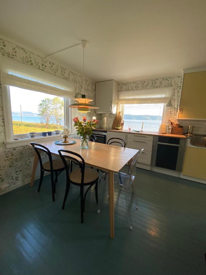 Unique And Charming Holiday Home With Fantastic Sea Views Тромсьо Екстериор снимка