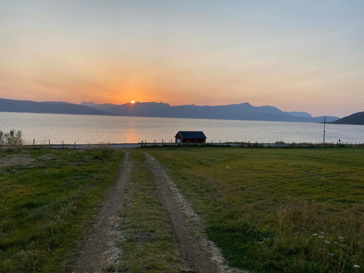 Unique And Charming Holiday Home With Fantastic Sea Views Тромсьо Екстериор снимка