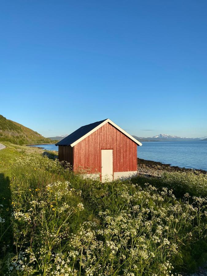 Unique And Charming Holiday Home With Fantastic Sea Views Тромсьо Екстериор снимка