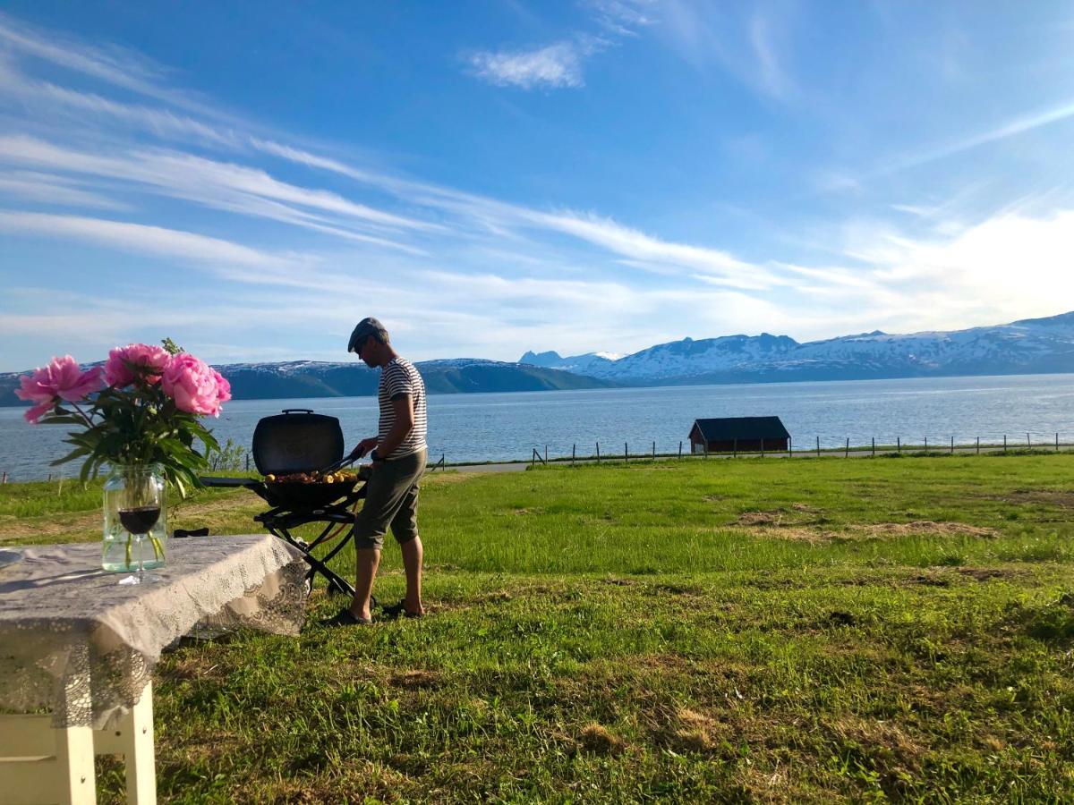 Unique And Charming Holiday Home With Fantastic Sea Views Тромсьо Екстериор снимка