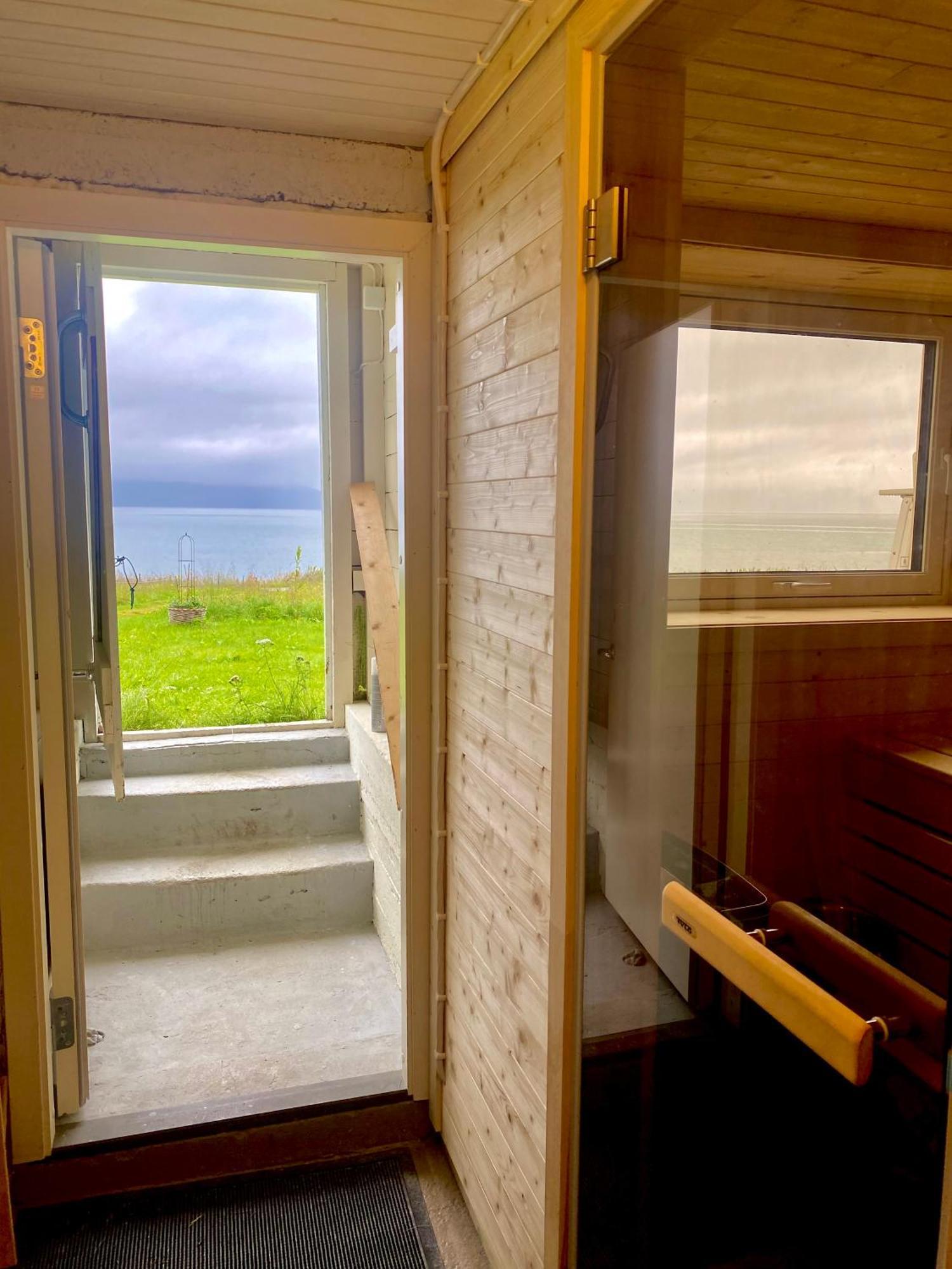 Unique And Charming Holiday Home With Fantastic Sea Views Тромсьо Екстериор снимка